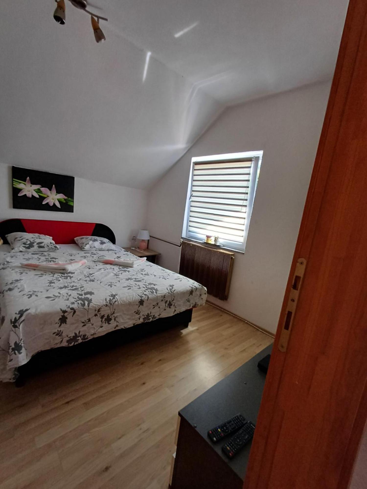 Apartman Denis Una Luzine ภายนอก รูปภาพ